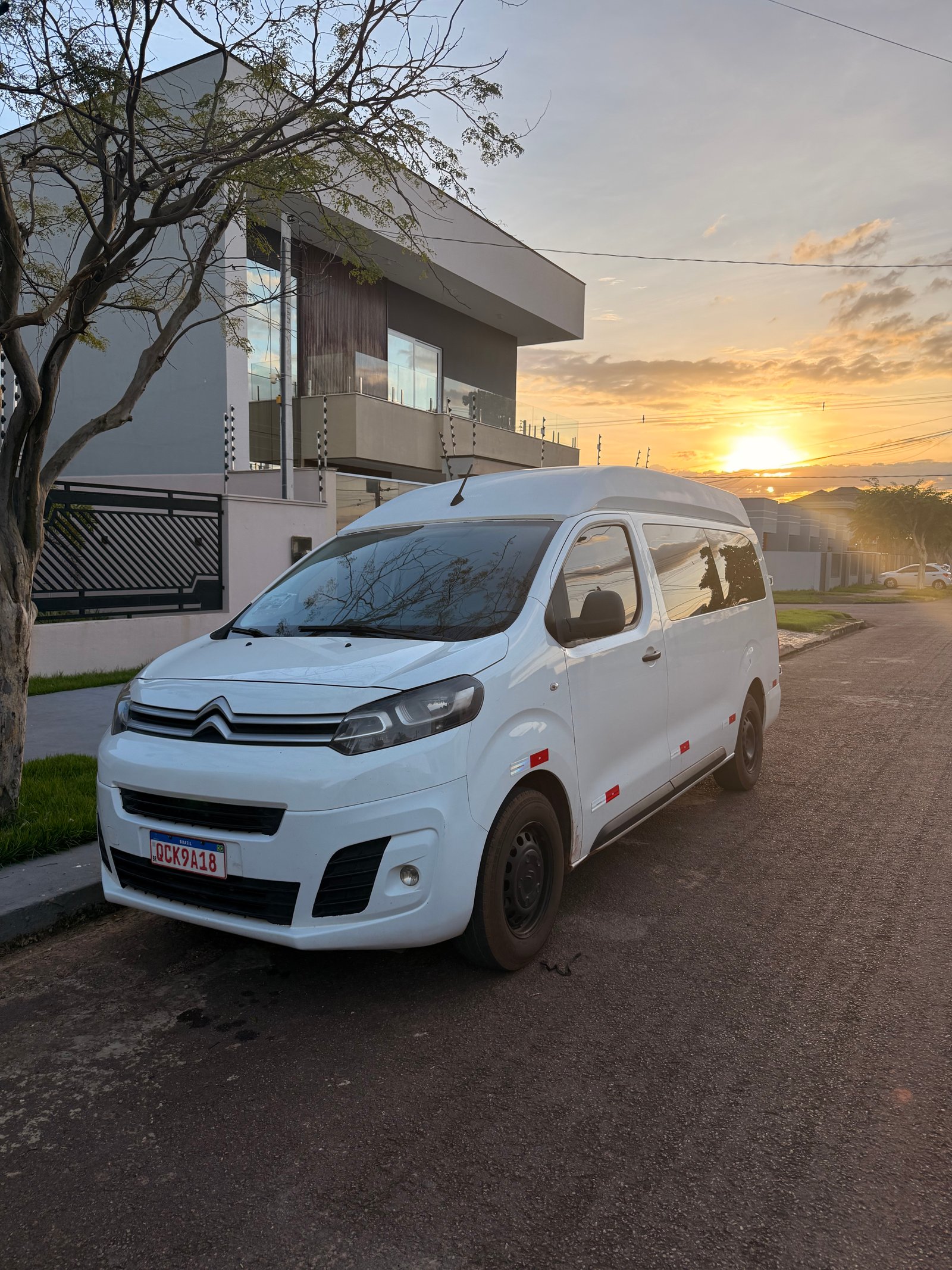 Citroën Jumpy Minibus Executiva 9 lugares da frota Sinop Vans