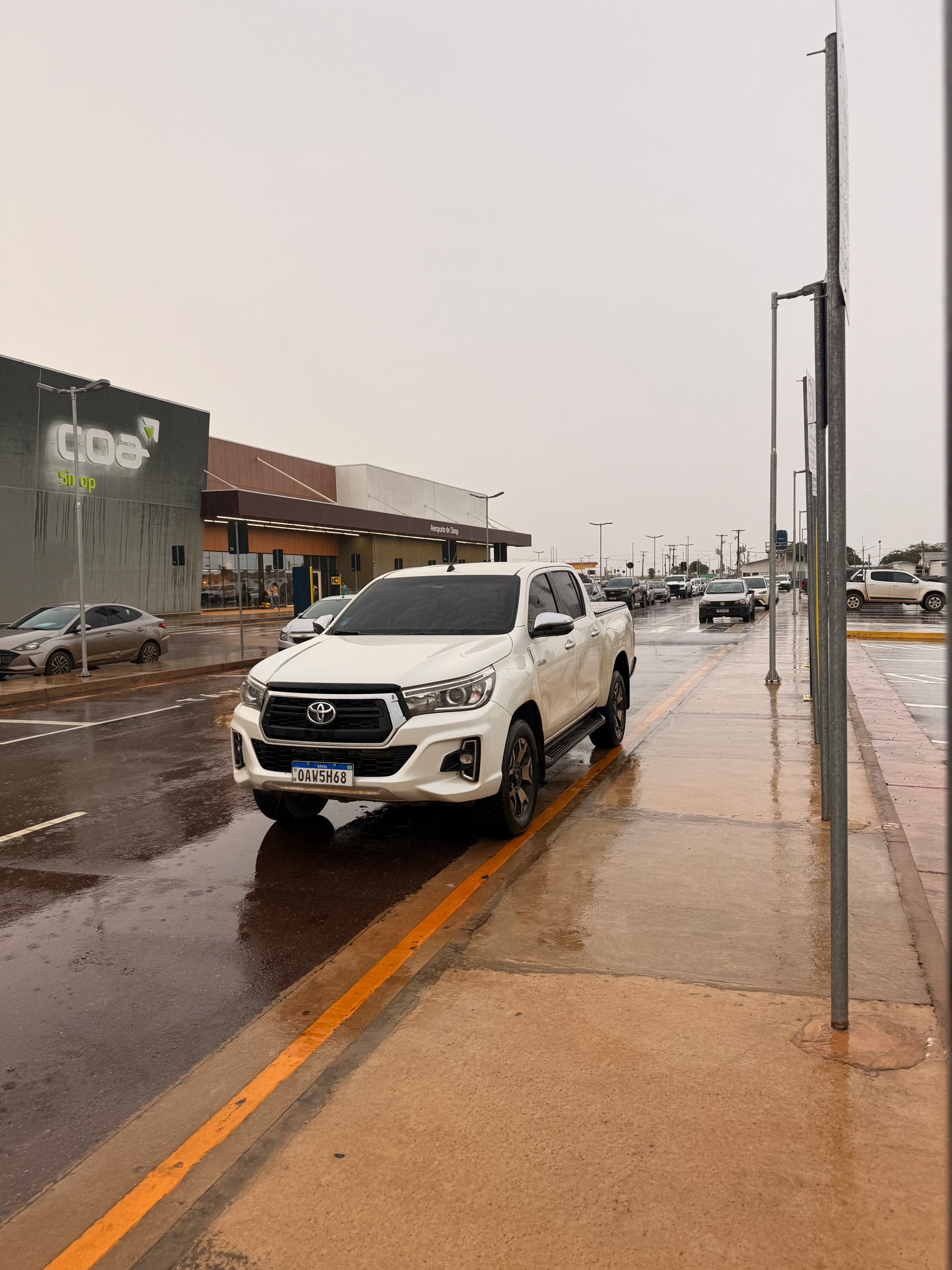 Toyota Hilux 4x4 para transporte executivo e off-road